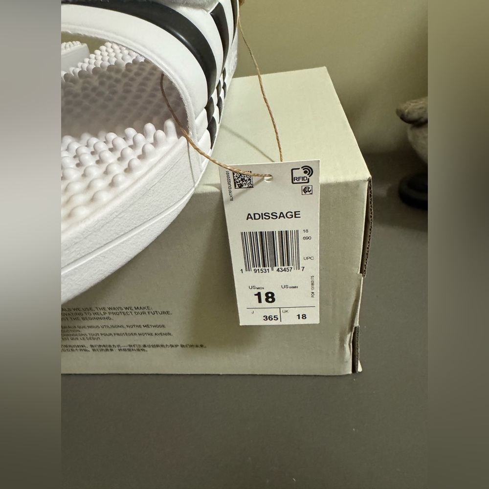 Mens Adidas Slides Sandals NWT - Picture 2 of 4